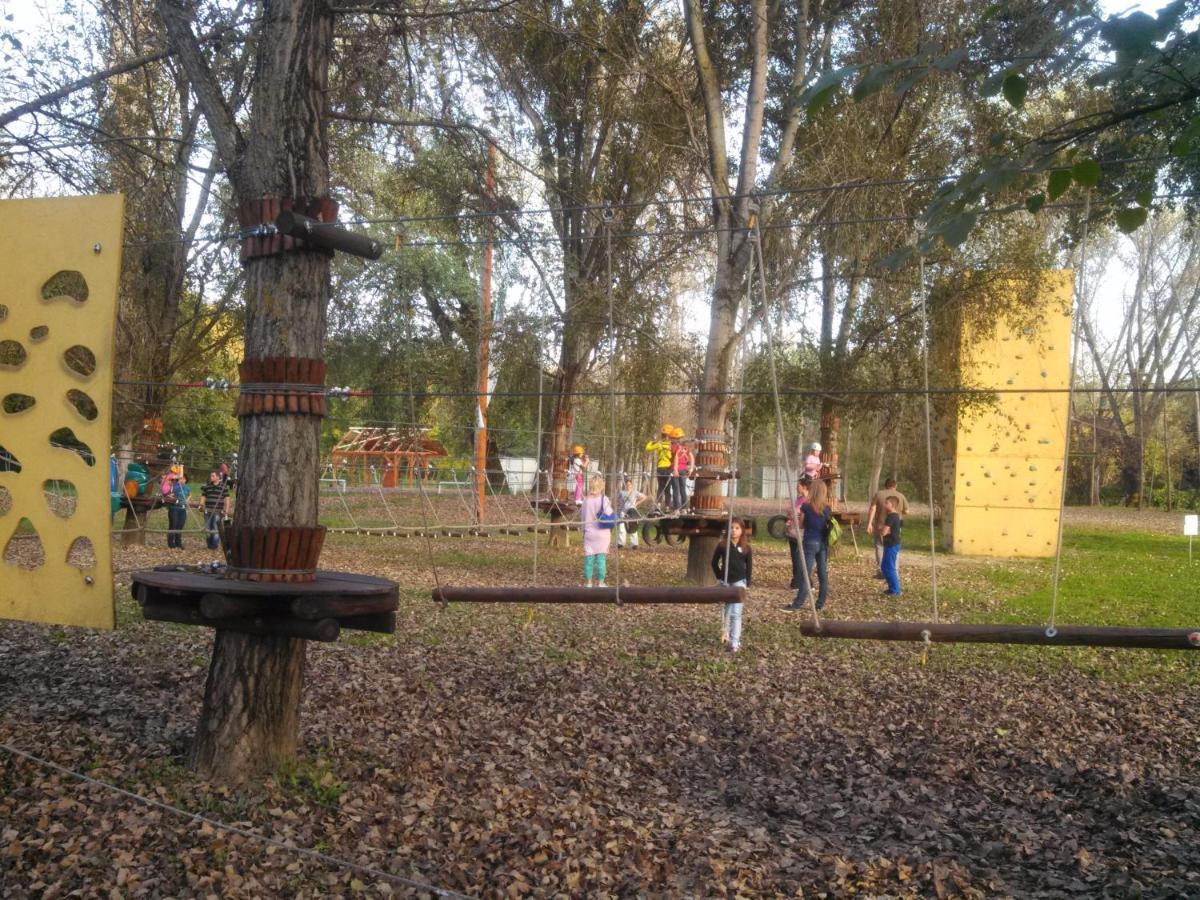 Szép-Lak Makó Camera foto